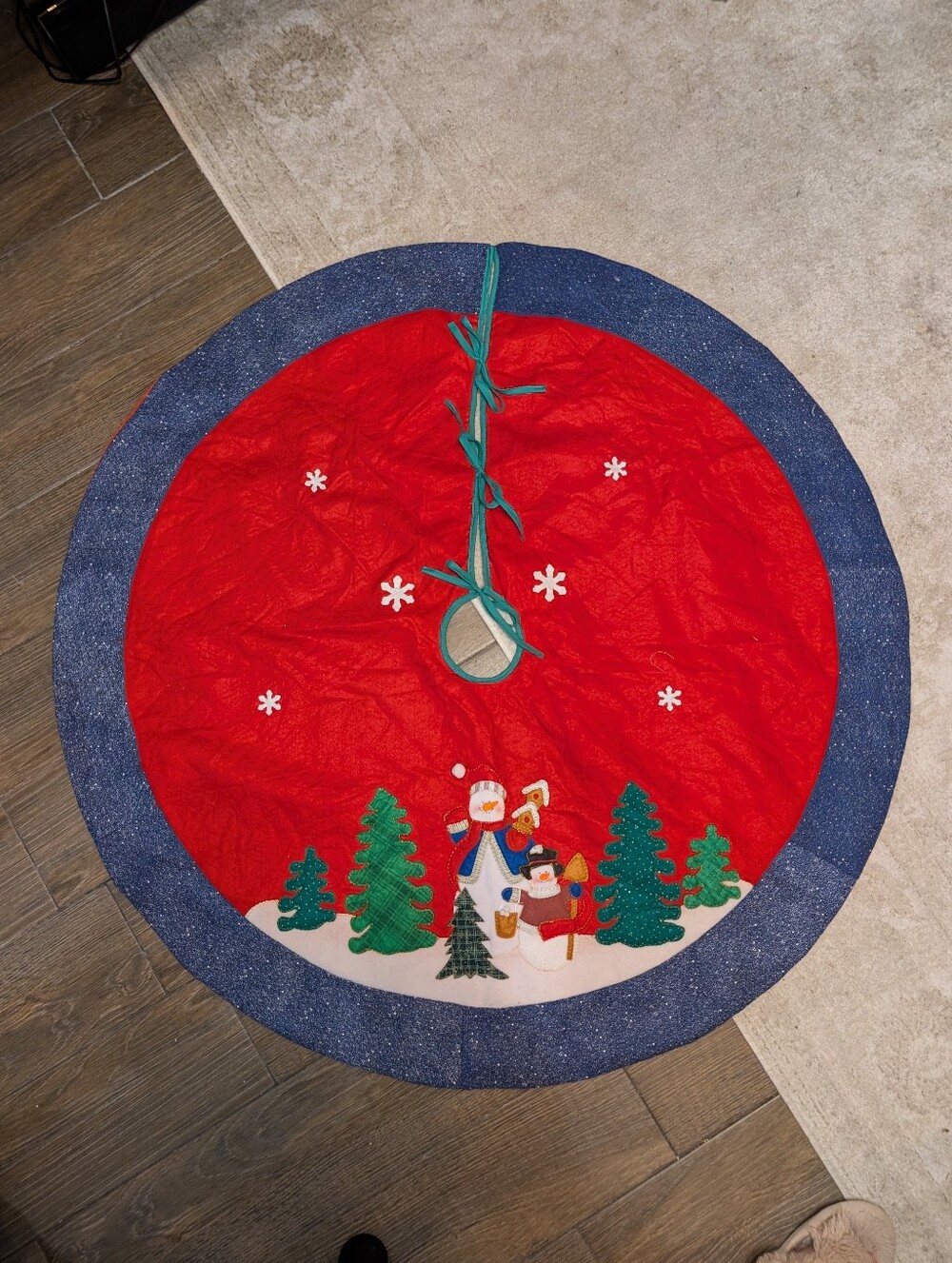 40"‎ Christmas Tree Skirt In Felt with Snowman Holiday Scene